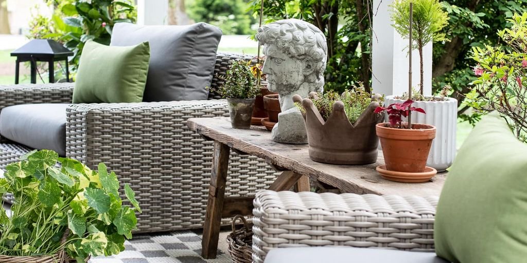 outdoor living space with cozy furniture and greenery
